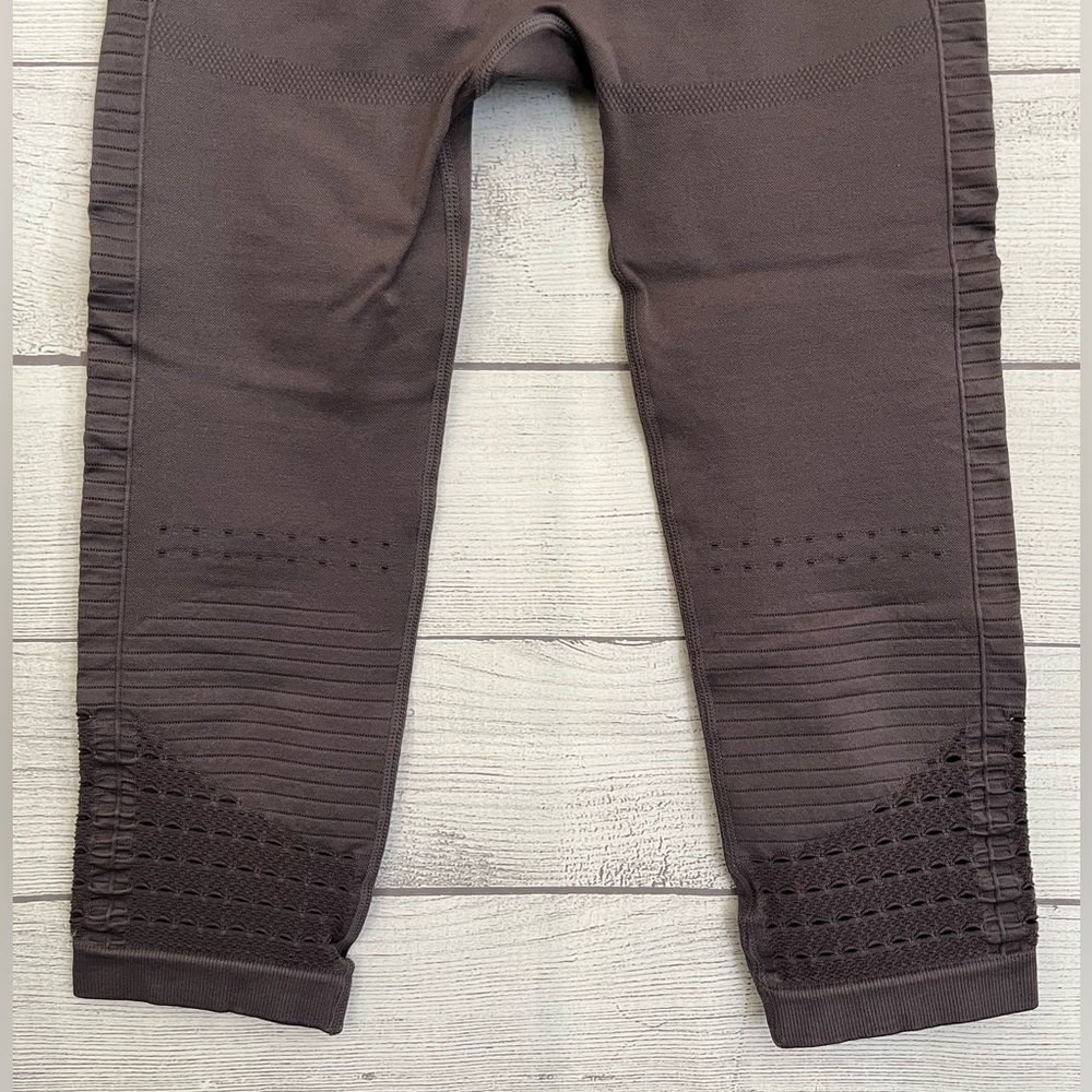 Gymshark | Women's Cropped Leggings Charcoal - Picture 6 of 8
